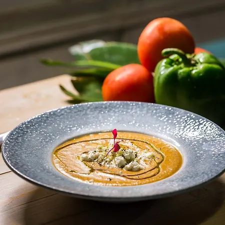 דירה Athina And *