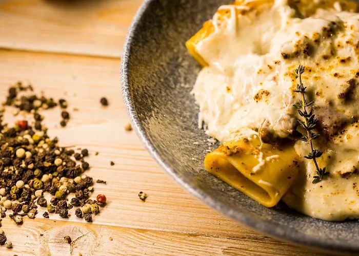 Athina And Apartment Plaka (Naxos)