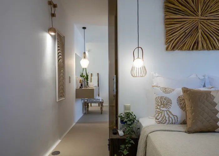 Athina And Apartment Plaka (Naxos)